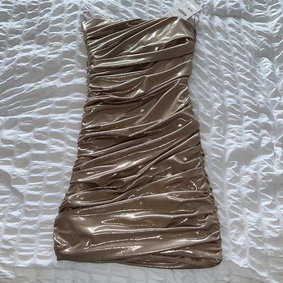 New - Picture 1 of 4